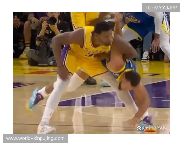 湖人队迎战勇士大战临近 詹姆斯和库里引领新赛季精彩对决